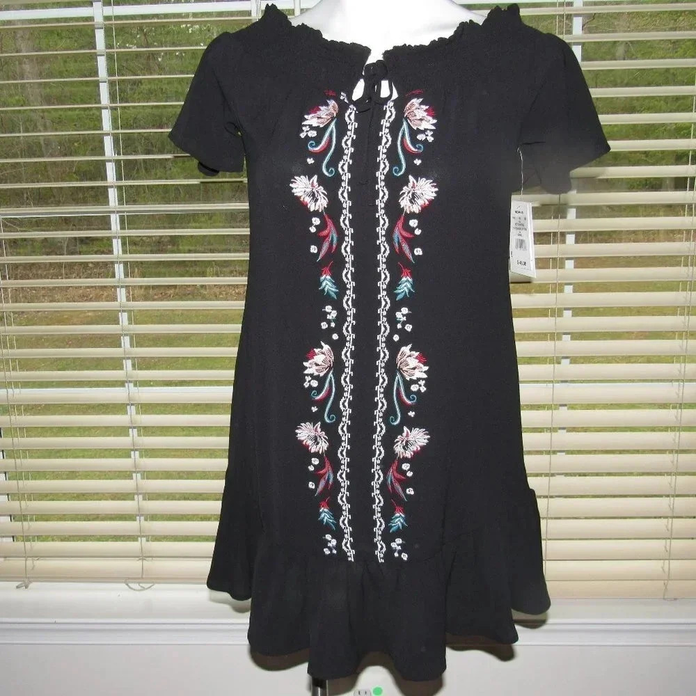 NWT LOVE, FIRE Black Ruffled Top Size Small - Picture 2 of 6